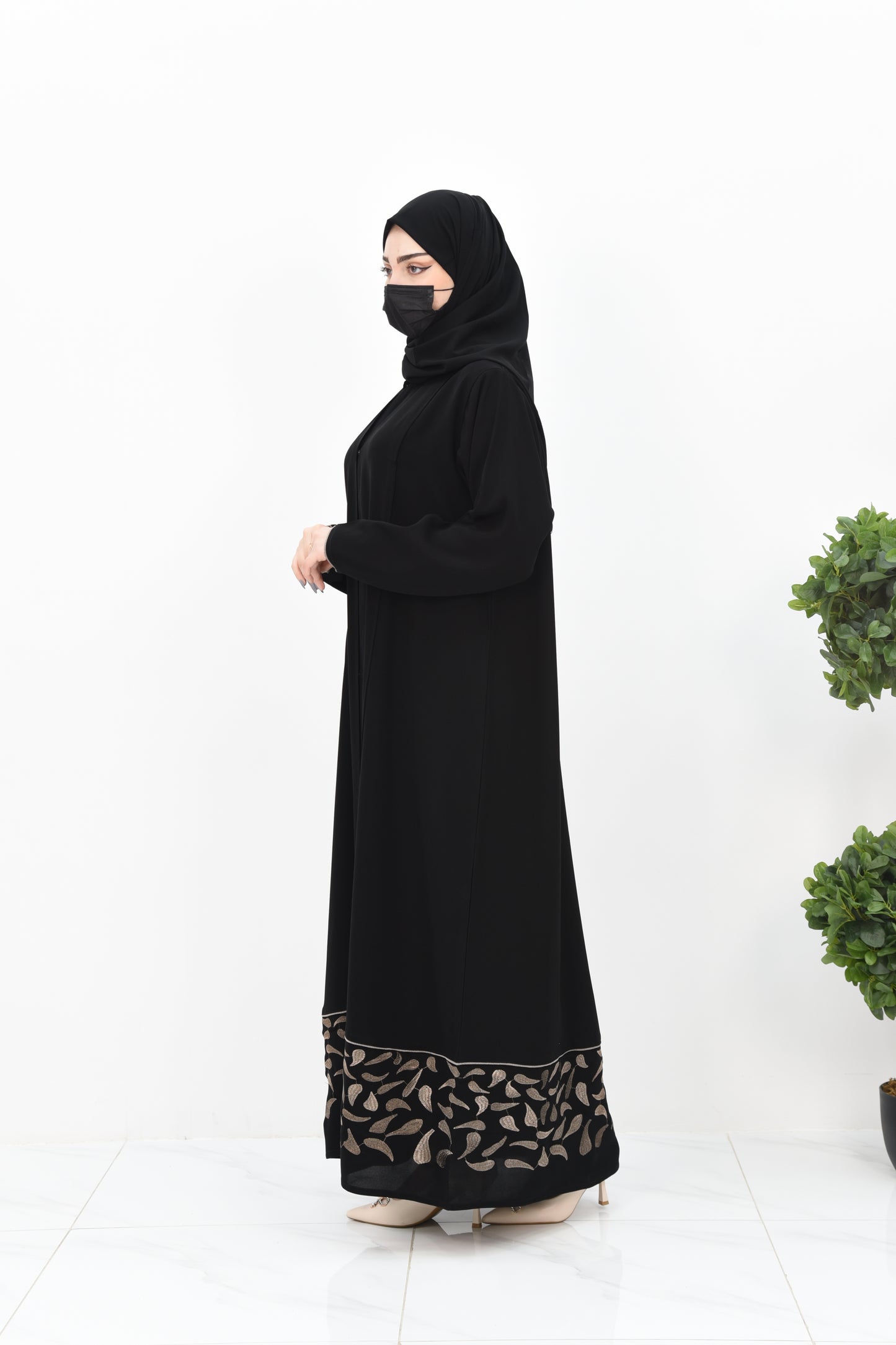 Elegant abaya with enchanting beige embroidery