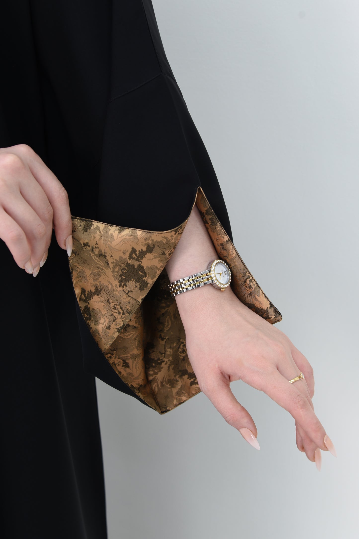 Black Abaya with Brown Jacquard-Lined Open Sleeves