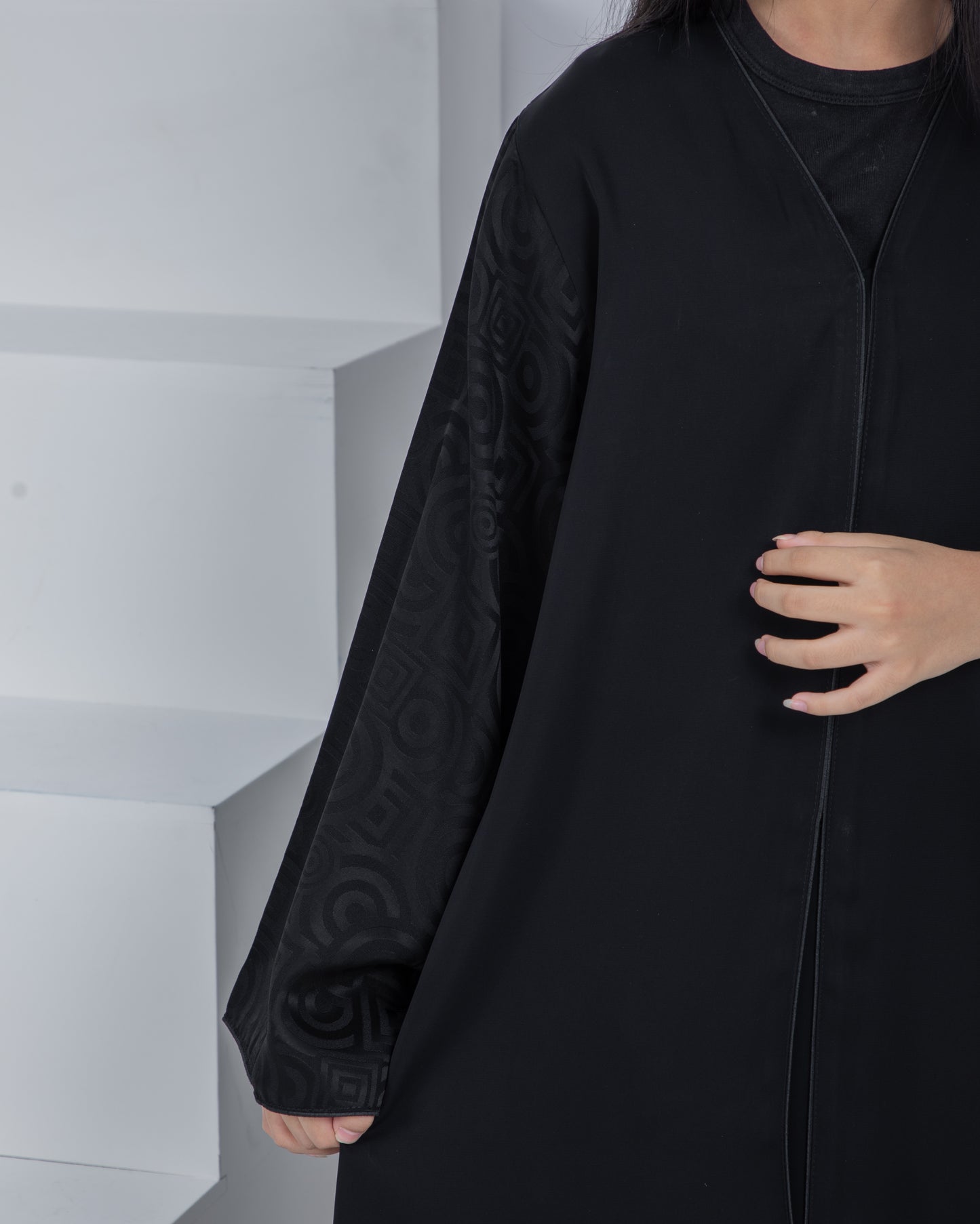 Practical girls’ abaya with decorative sleeves — perfect for everyday wear