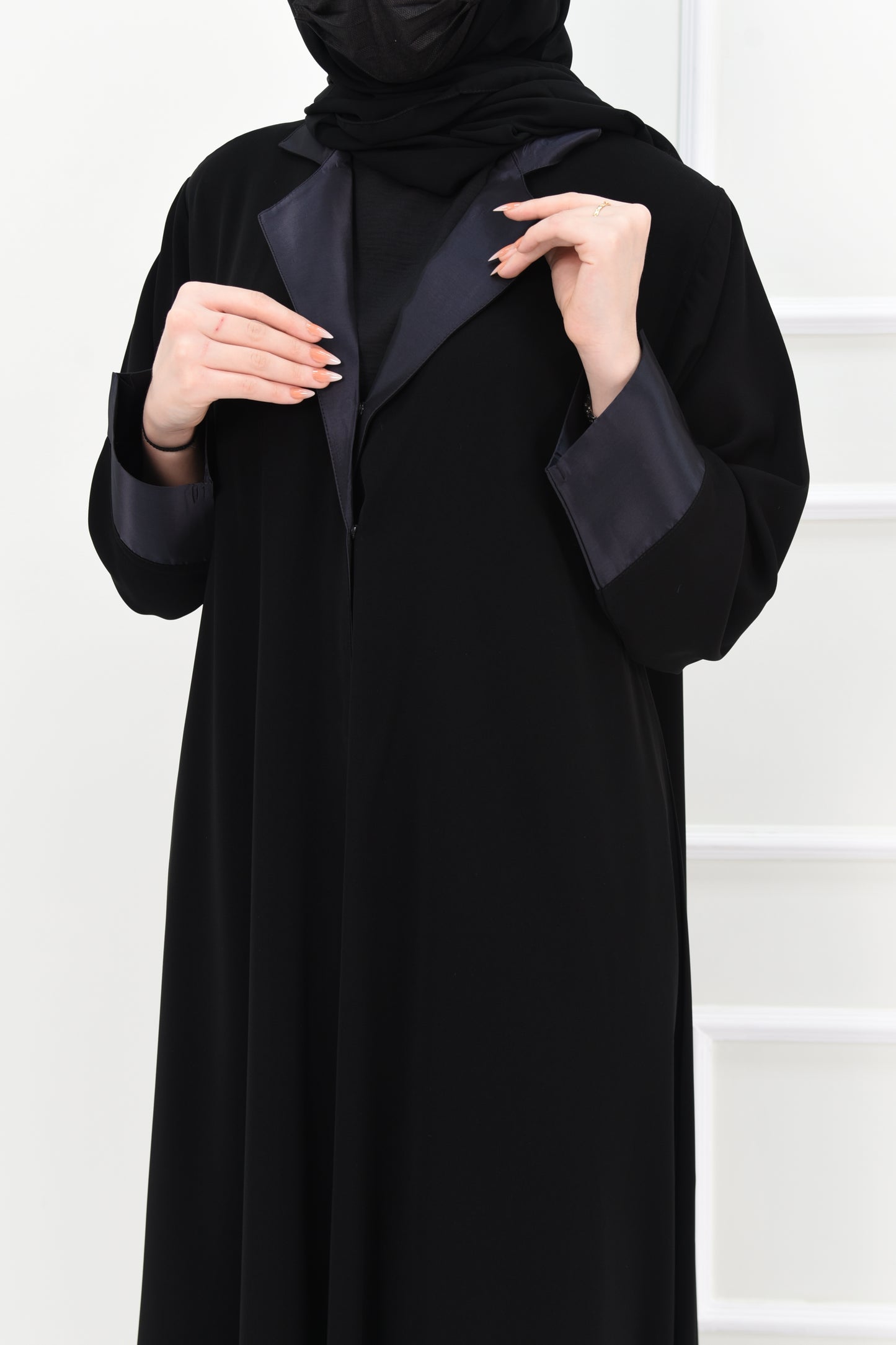 Abaya with taffeta collar and sleeves