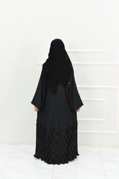 Classic Black Girl’s Abaya – Wide Sleeves & Elegant Trim
