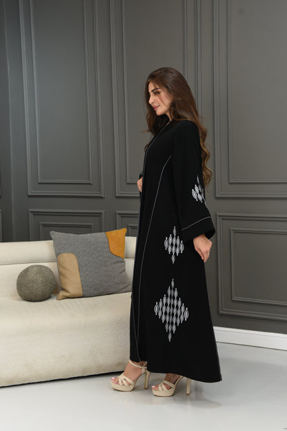 Sky-Embroidered Elegance Besht