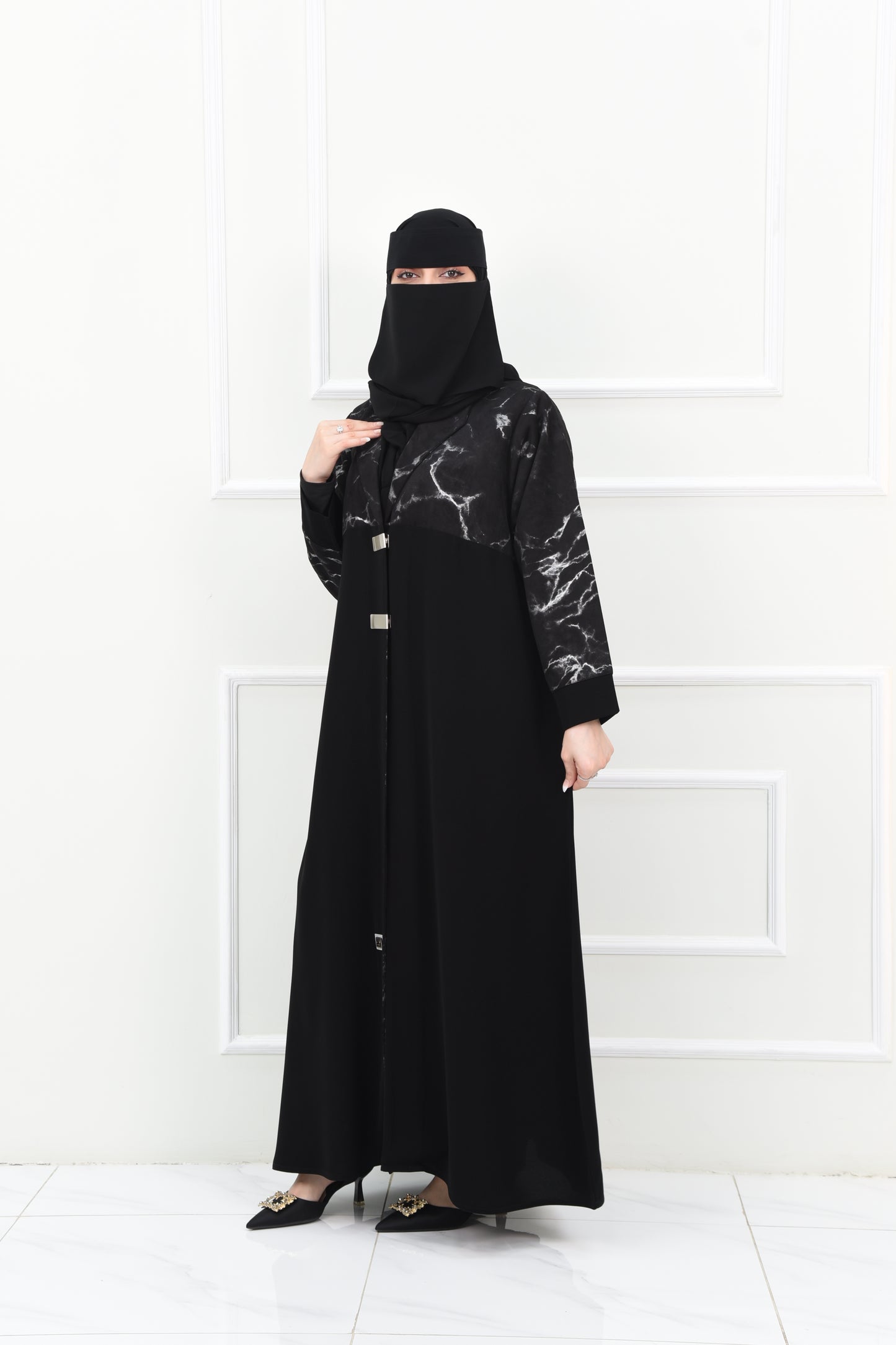 Black Marble-Patterned Abaya with Modern Metallic Clasp