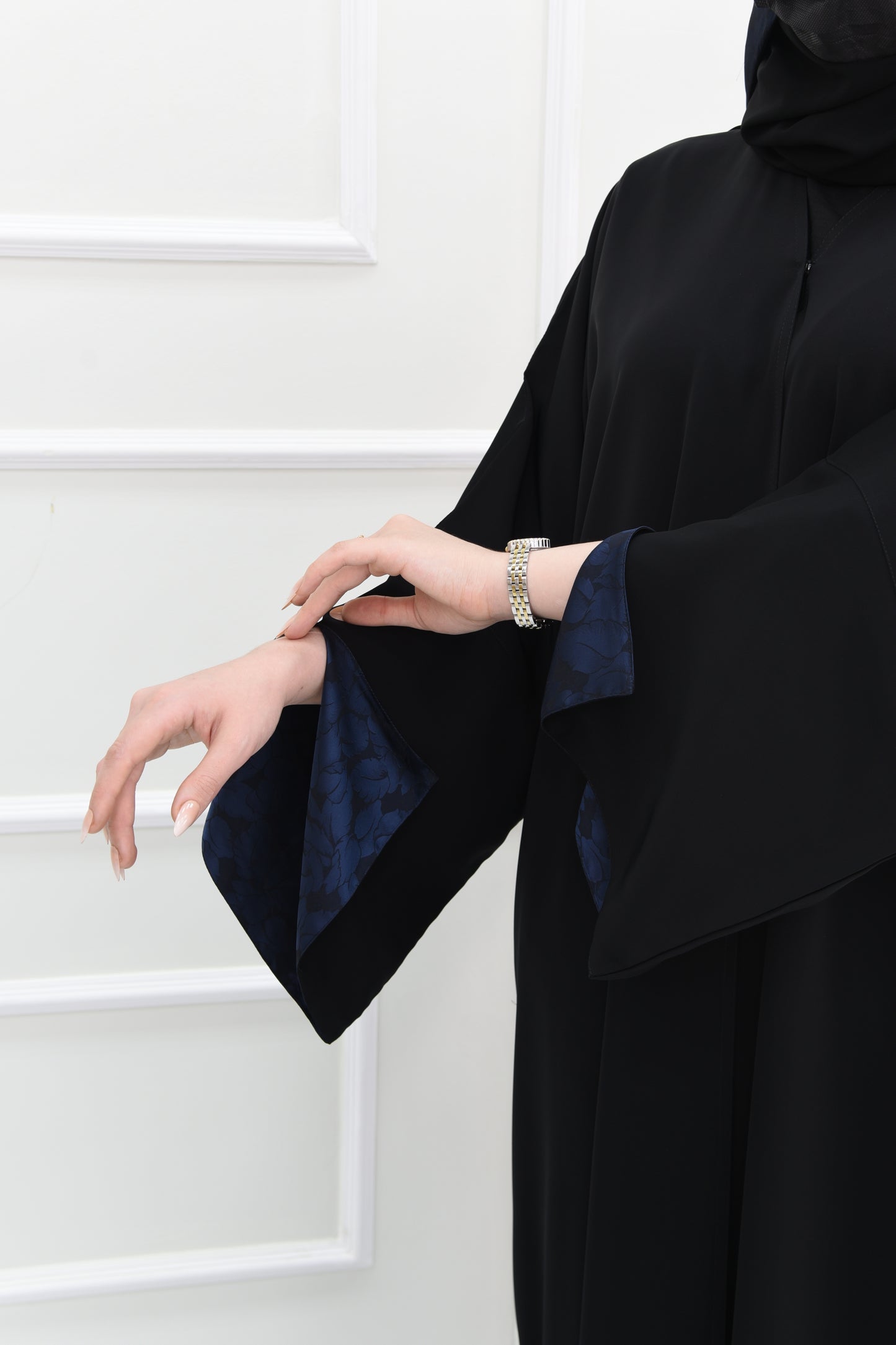 Black abaya with open sleeves lined with navy jacquard fabric