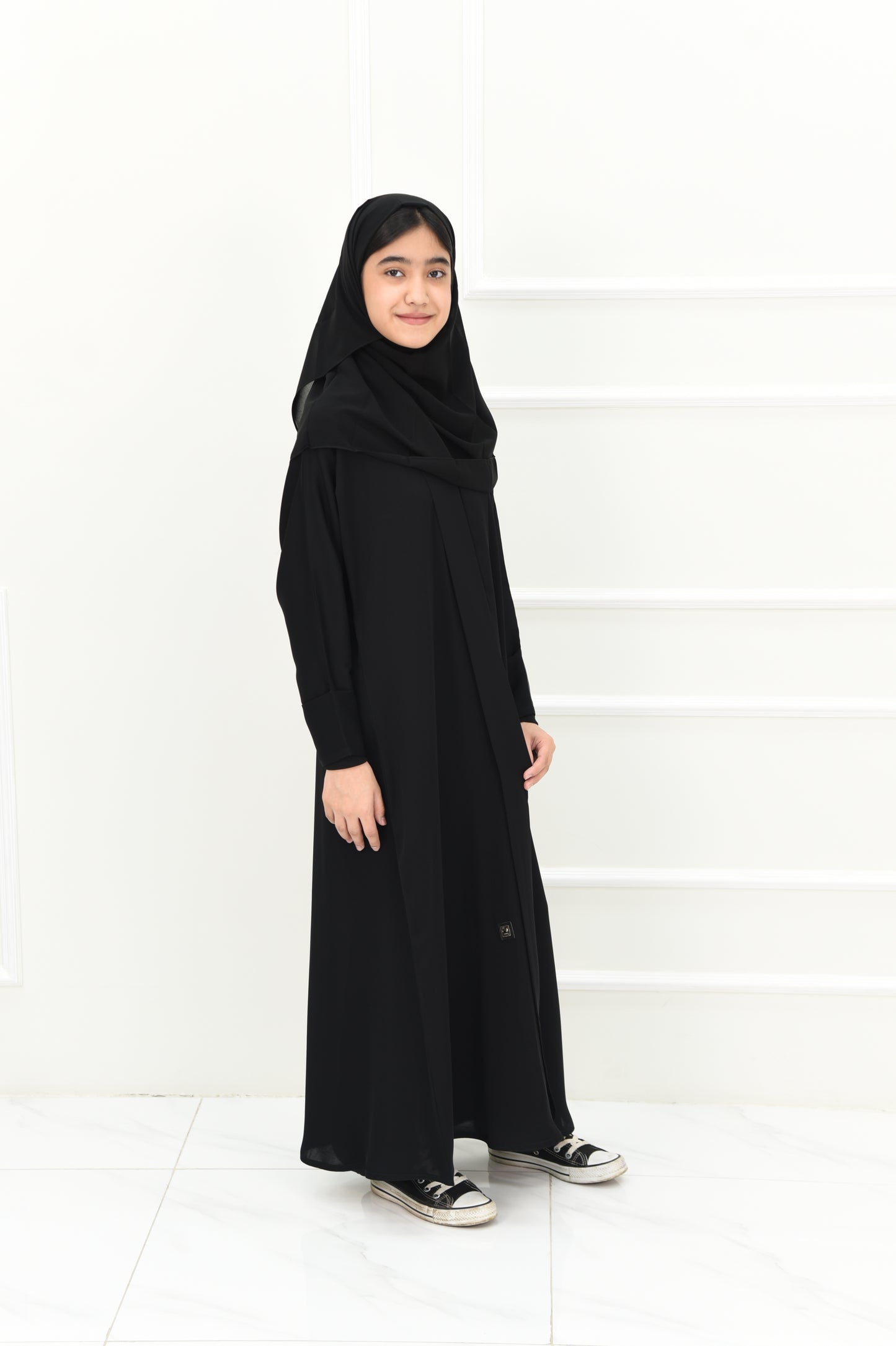 Girls’ plain abaya with folded sleeves