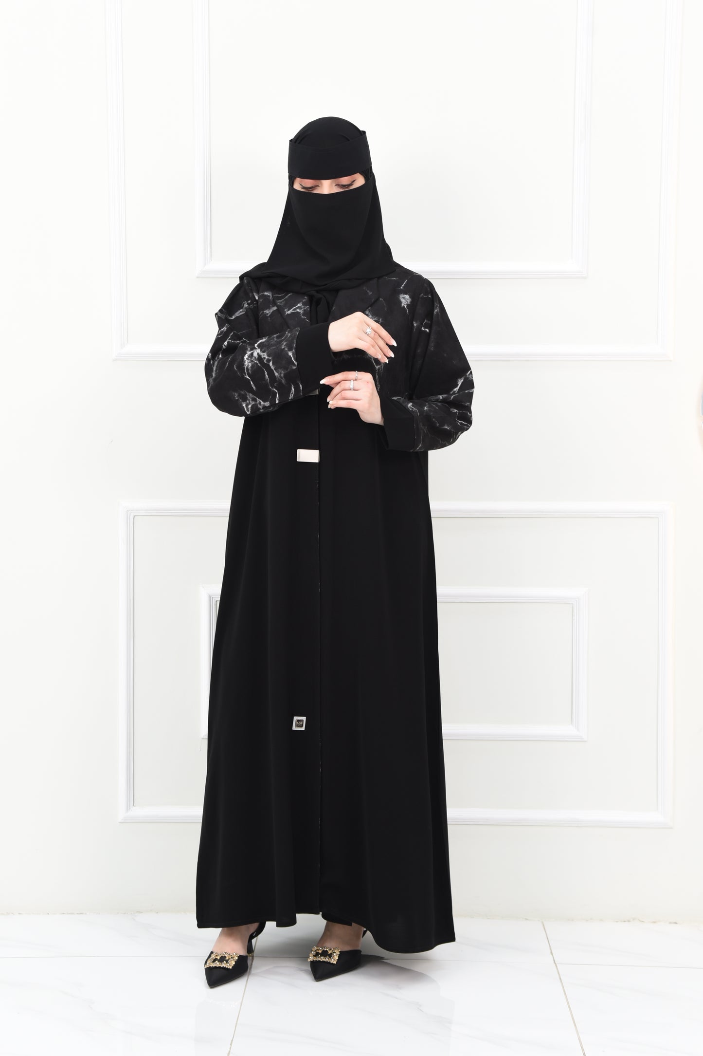 Black Marble-Patterned Abaya with Modern Metallic Clasp