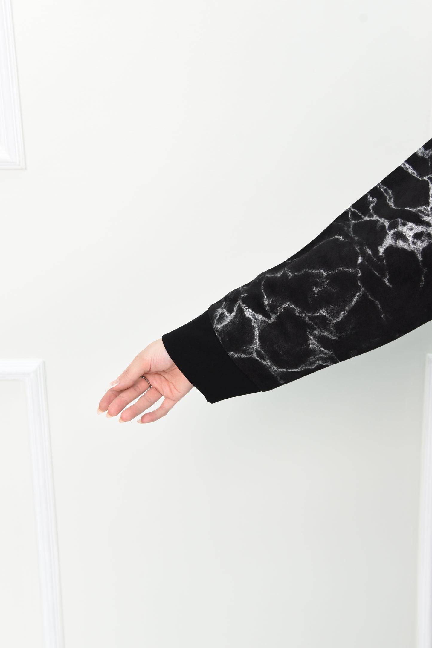 Black Marble-Patterned Abaya with Modern Metallic Clasp
