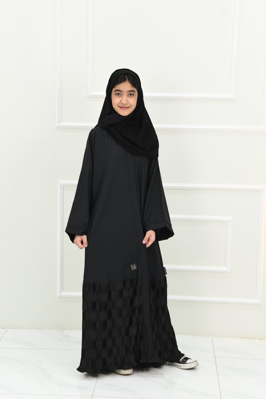 Classic Black Girl’s Abaya – Wide Sleeves & Elegant Trim