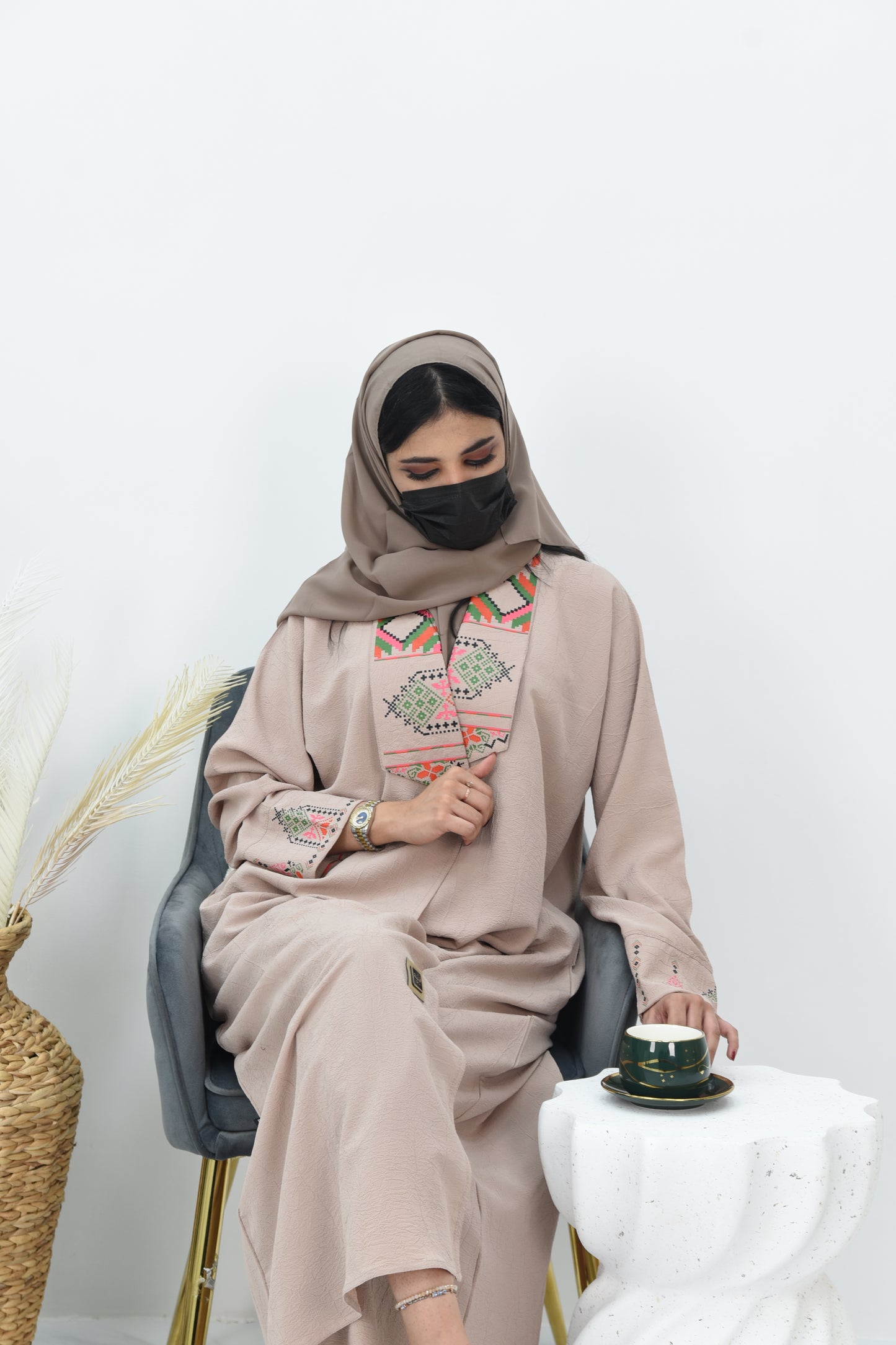 Embroidered Linen Abaya – Blush Beige with Traditional Tatreez Accents